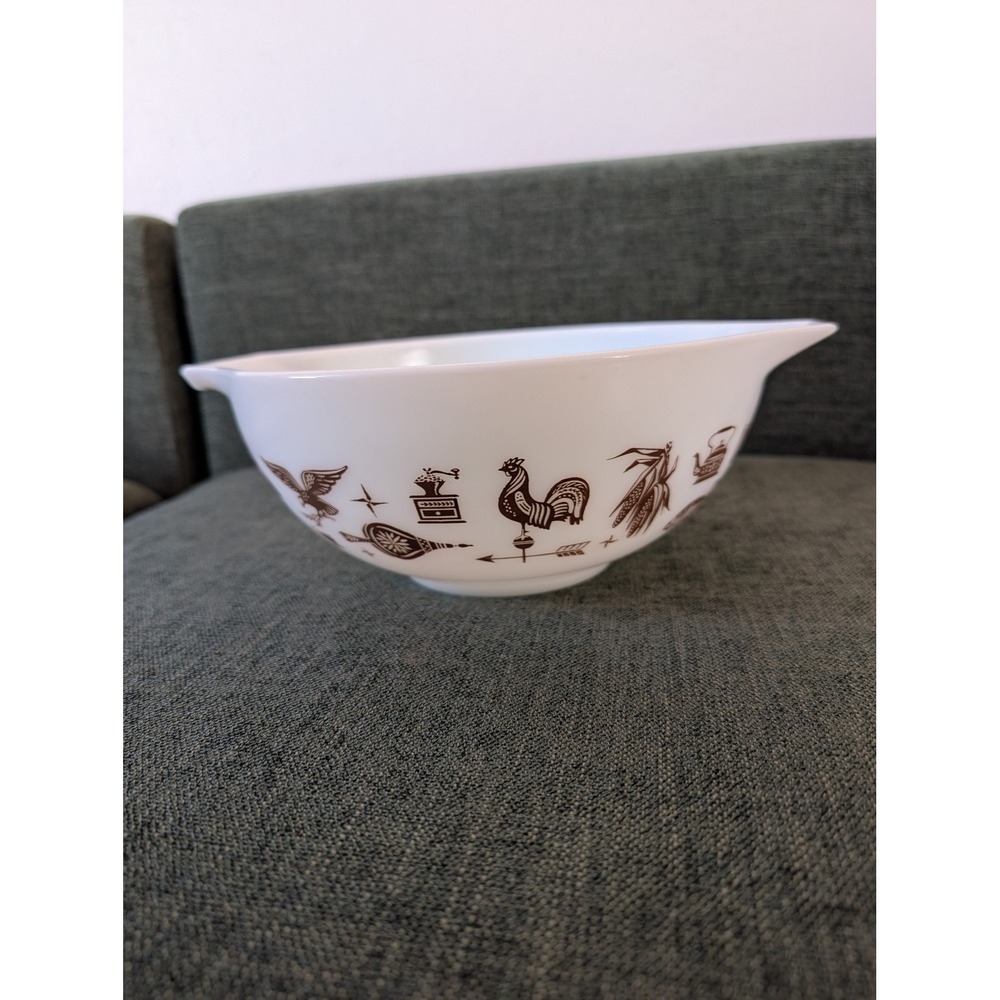 Vintage Pyrex Early American Cinderella Mixing Bowl 443 White Brown 2 1/2 qt.
